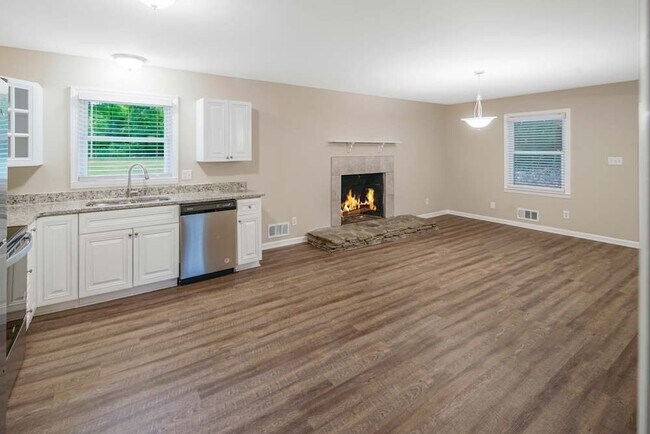 Building Photo - 3915 Amsbury Dr