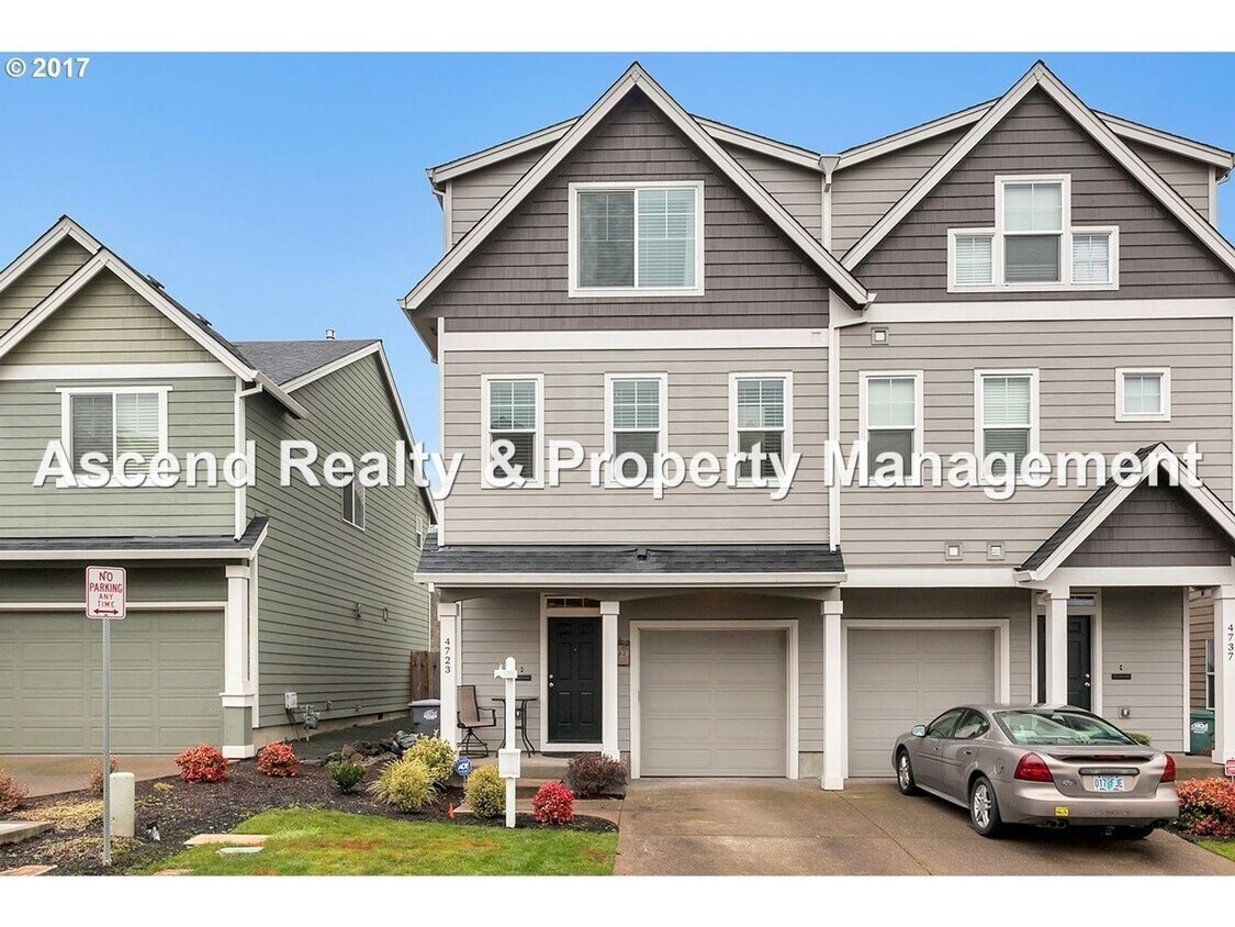 Foto principal - **Move In Special** Heart of Hillsboro HiTech 3 Bed Townhome Attached Garage 1 Small Pet w/Pet Rent