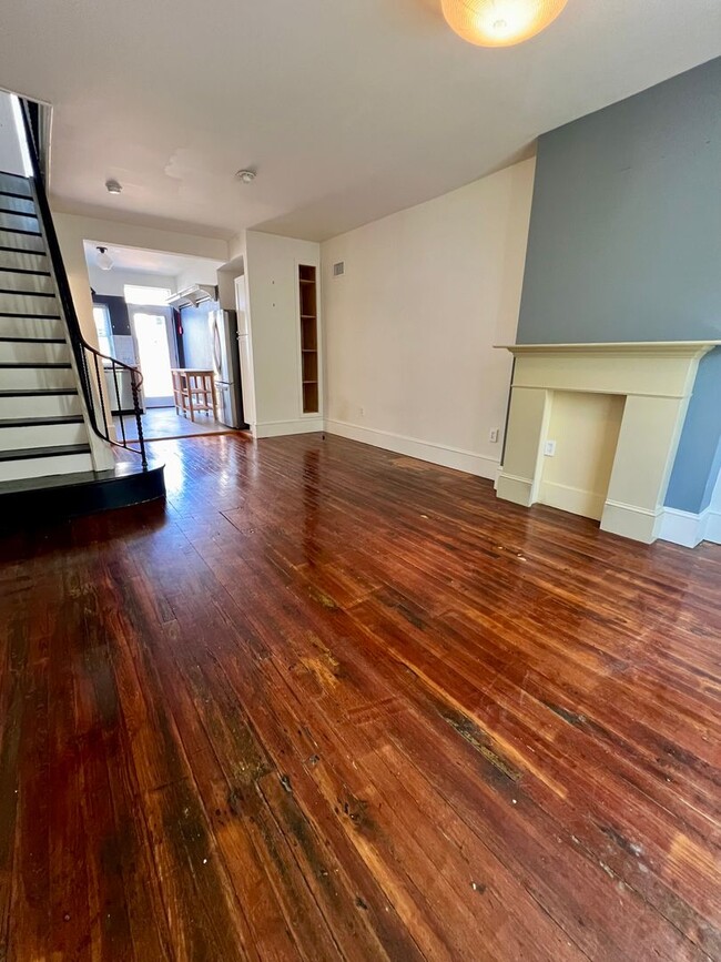 Foto del edificio - Stunning 3-Bedroom Townhome with Finished ...