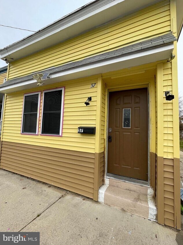 Primary Photo - 57 W Pitman St