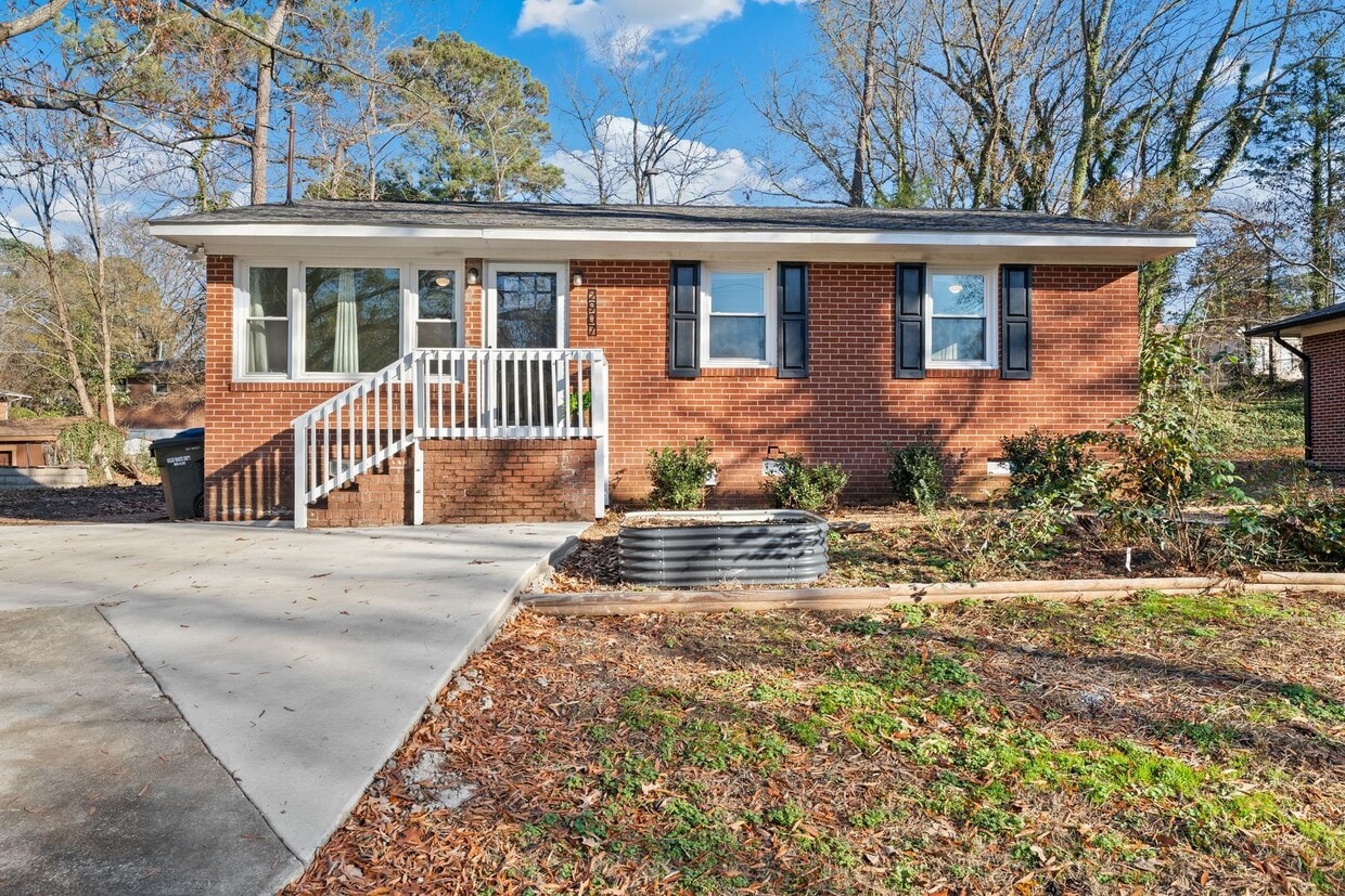 Charming All-Brick 3 Bedroom Durham Rental – Available NOW! - Charming All-Brick 3 Bedroom Durham Rental – Available NOW!
