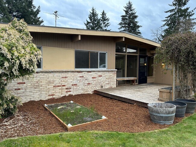 Building Photo - 146 160th Pl SE