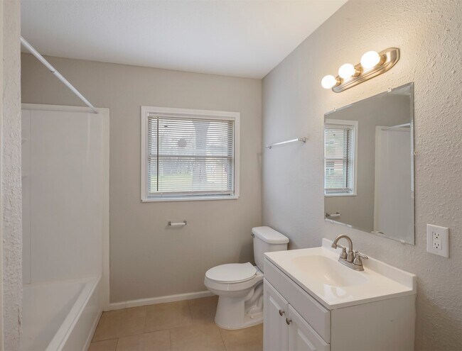 Foto del edificio - 8248 Hartford St