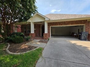 Building Photo - 6000 Mariposa Dr