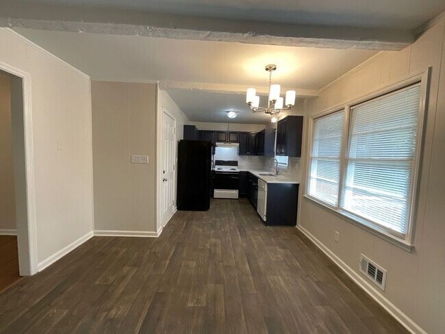 Foto del edificio - 3691 Idle Creek Dr