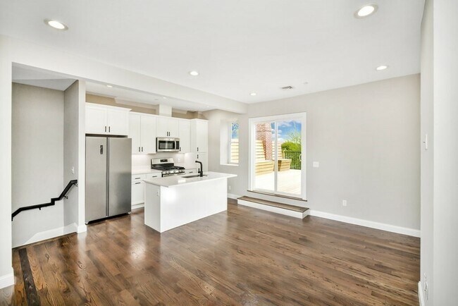 Building Photo - 14 Rockland St