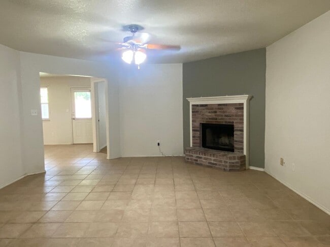 Building Photo - 206 Burnham Dr