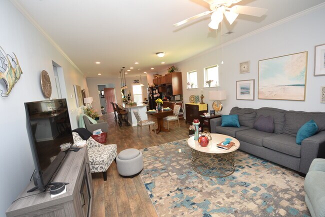 Building Photo - 409 Deveraux Dr