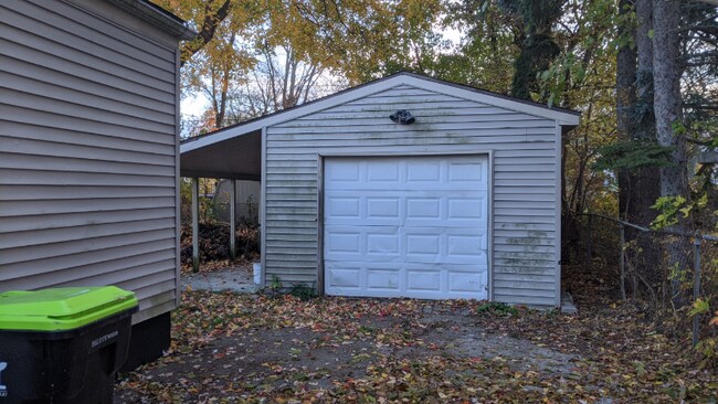 Building Photo - 580 4th Ave