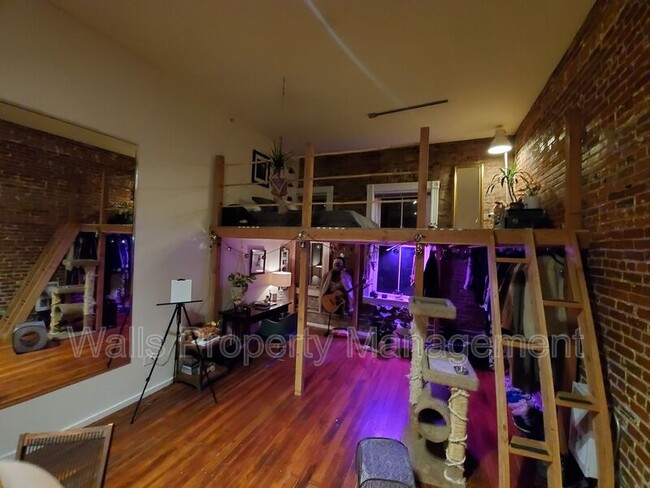 Building Photo - 211 1st Ave S