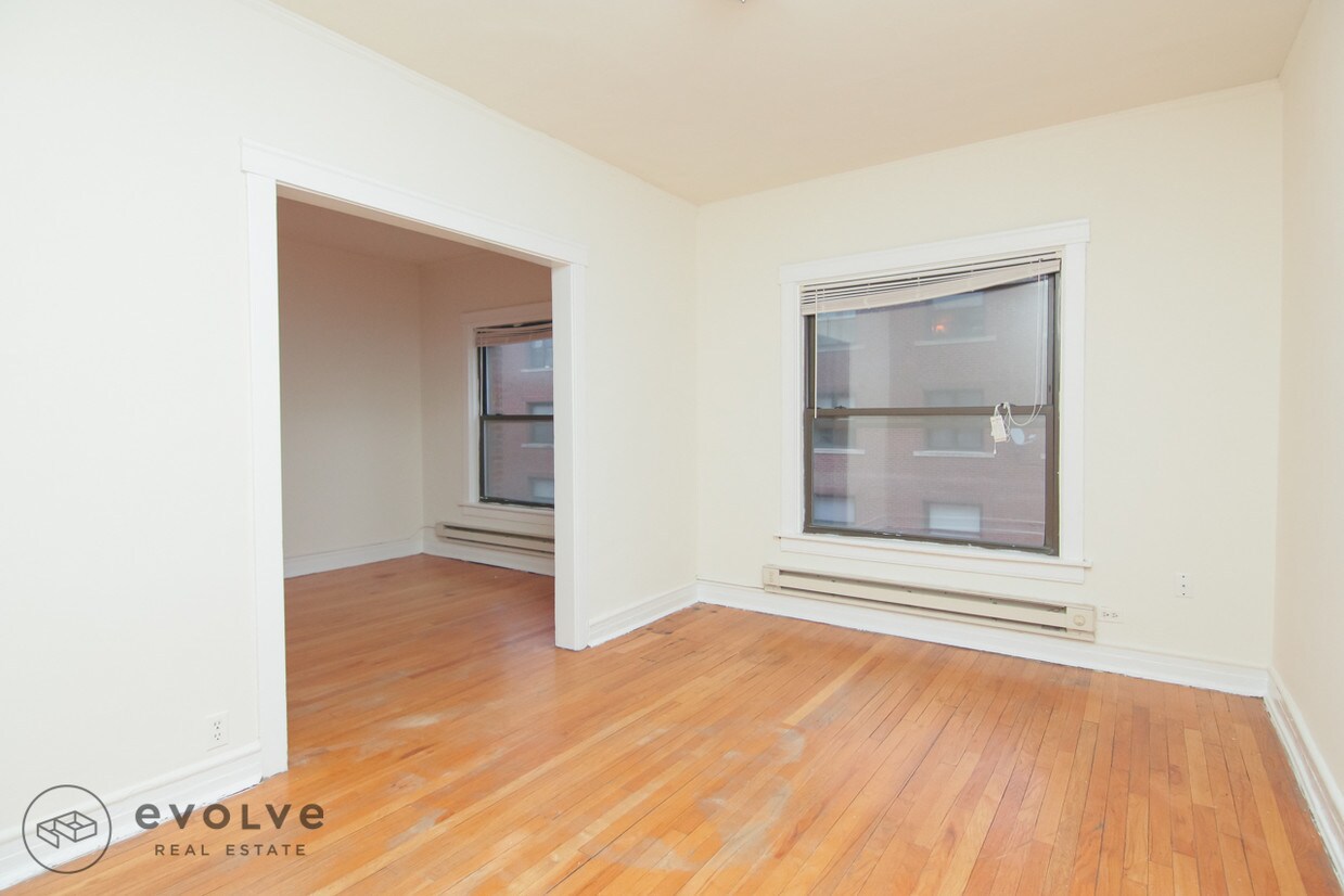 825 W Waveland Ave, Chicago, IL 60613 Apartments in Chicago, IL