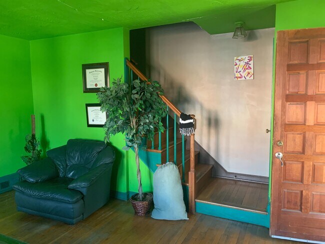 Foto del edificio - 5713 Fenwick Ave