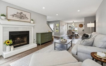 Building Photo - 641 Centre Ct