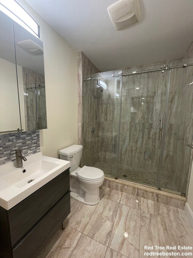 Foto del edificio - 1616 Beacon St