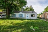 Primary Photo - Cute 3 bedroom house near shopping, restau...