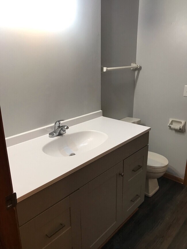 Foto del edificio - 323 N Grandview Blvd