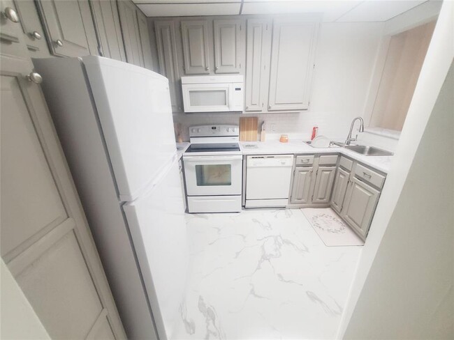 Building Photo - 2213 S Braeswood Blvd