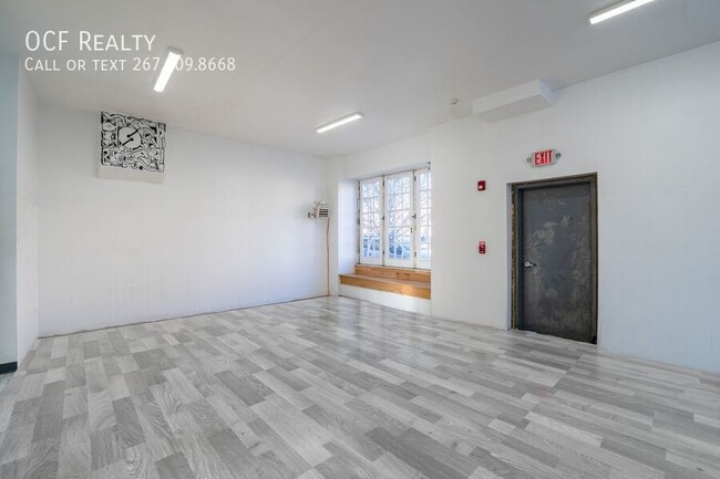Building Photo - 3826 Lancaster Ave