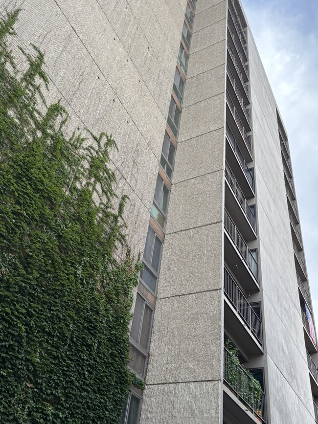 Iconic 1970s Architectural - 1433 N Williams St