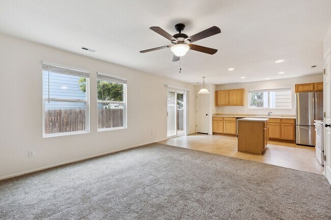 Photo - 3 Bedroom 2.5 Bath Home in Longmont