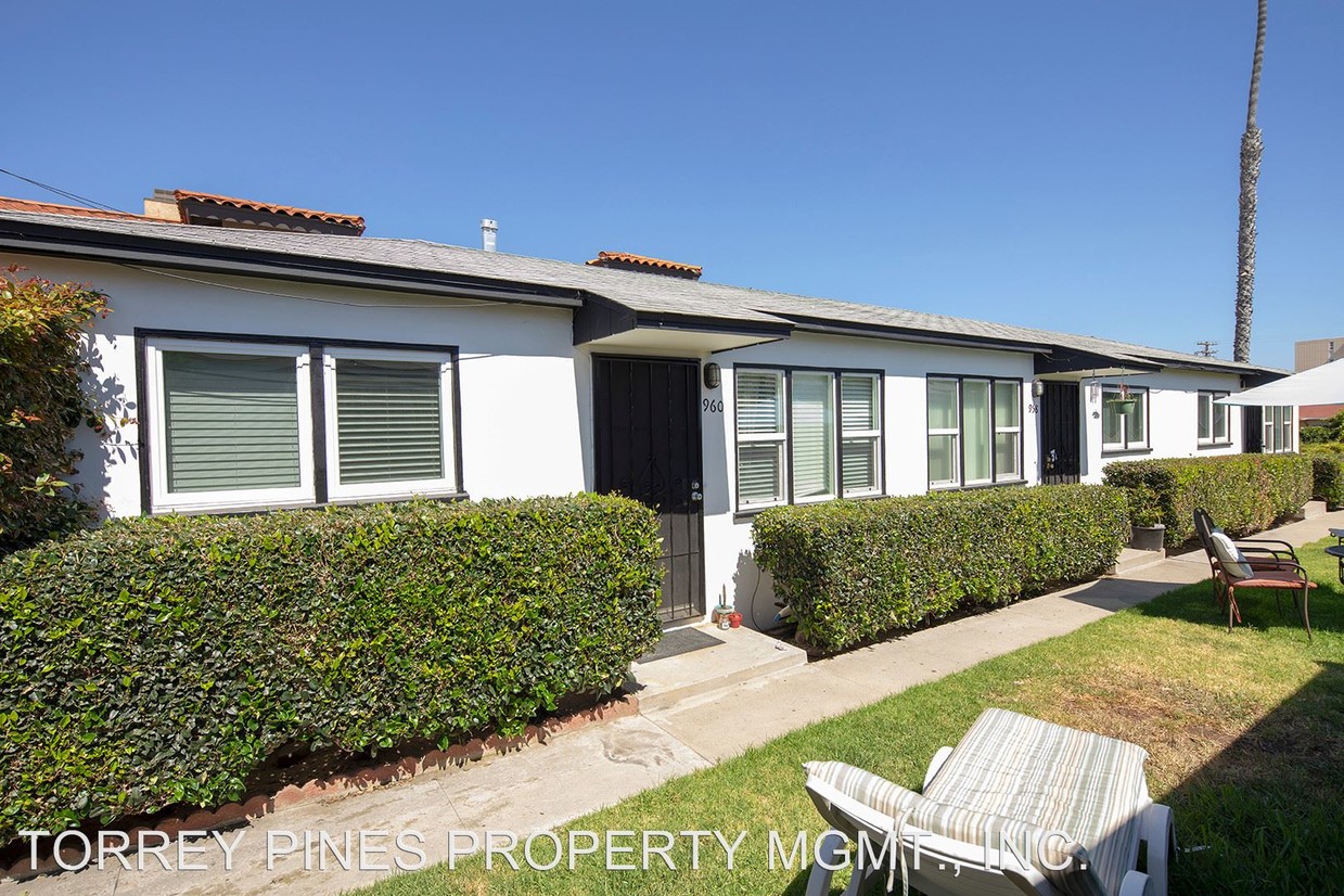 Building Photo - 956 Opal St