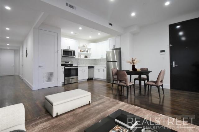 Foto principal - 2 bedroom in BROOKLYN NY 11233