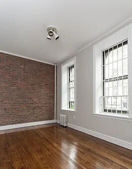 Foto del edificio - 340 E 18th St