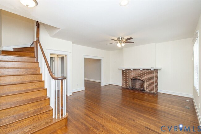 Building Photo - 2302 Maplewood Ave