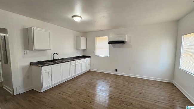 Building Photo - 1310 Steiner Ave SW