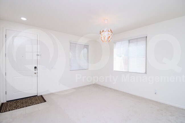 Building Photo - 5353 W Desert Hollow Dr