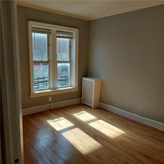 Foto del edificio - 699 Hinsdale St