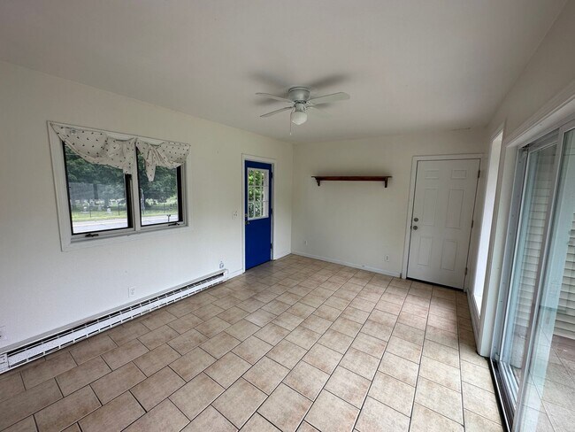 Foto del edificio - 169 Rocky Hill Rd