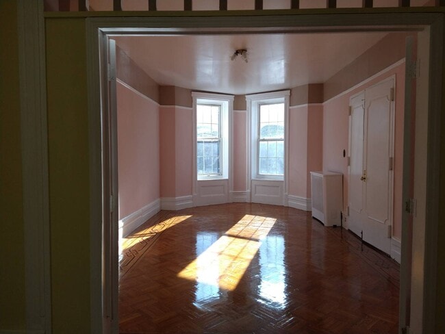 Building Photo - 571 Eastern Pkwy