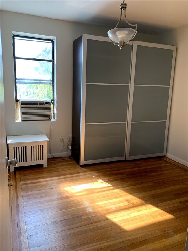 Foto del edificio - 7111 Palisade Ave