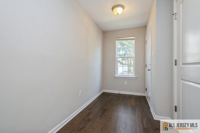 Foto del edificio - 1601 Hights Farm Rd S