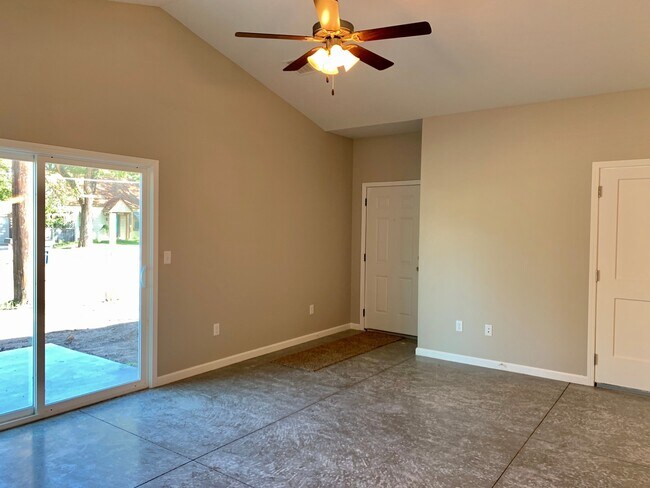 Foto del edificio - Recent construction --  3 bed/ 2 bath Dupl...