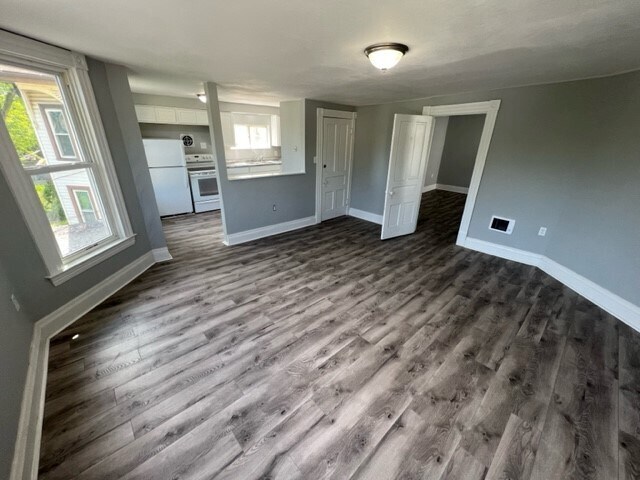 Foto del edificio - 140 Hall Ave