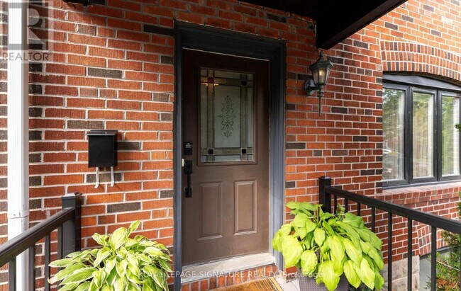 Photo du bâtiment - 24 Mann Ave