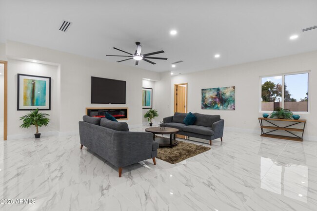 Foto del edificio - 5923 E North Ln