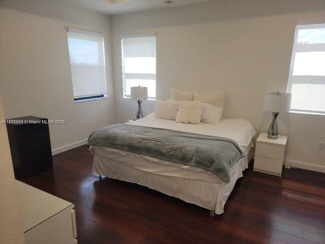 Building Photo - 796 NE 208th Ln