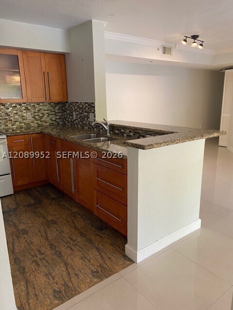 Foto del edificio - 2496 Centergate Dr
