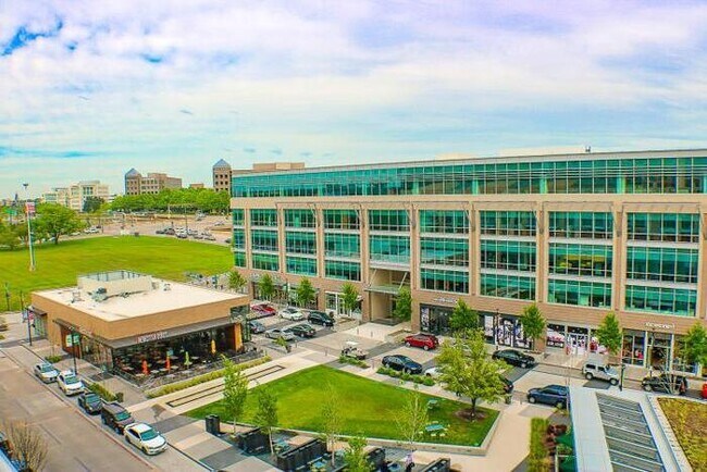 Foto del edificio - 8068 Park Ln