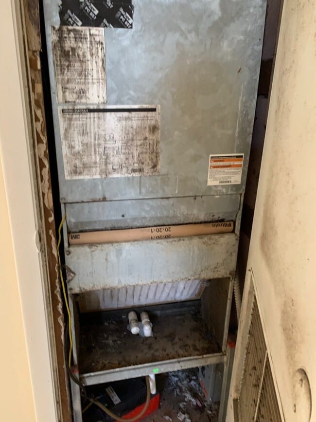 Foto del edificio - 4bed/2bath/2 car garage $1680/month deposit $2500