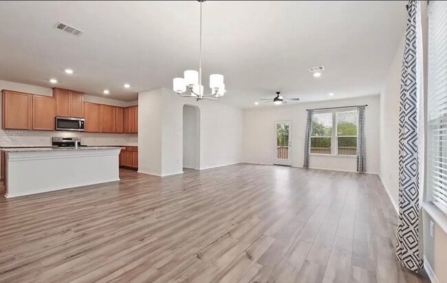 Building Photo - 100 Jarbridge Dr