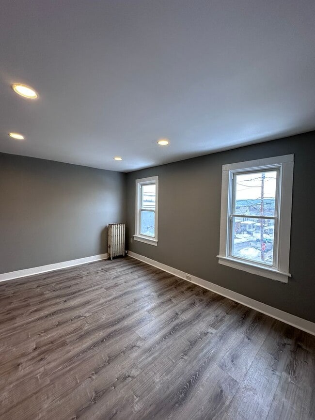 Building Photo - 408 New Grove St