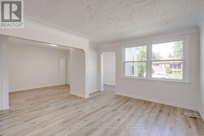 Photo du bâtiment - 235 E 21st St