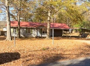 Building Photo - 32 Forestdale Dr