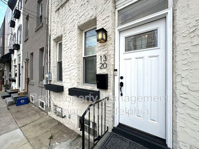 Building Photo - 1320 Crease St