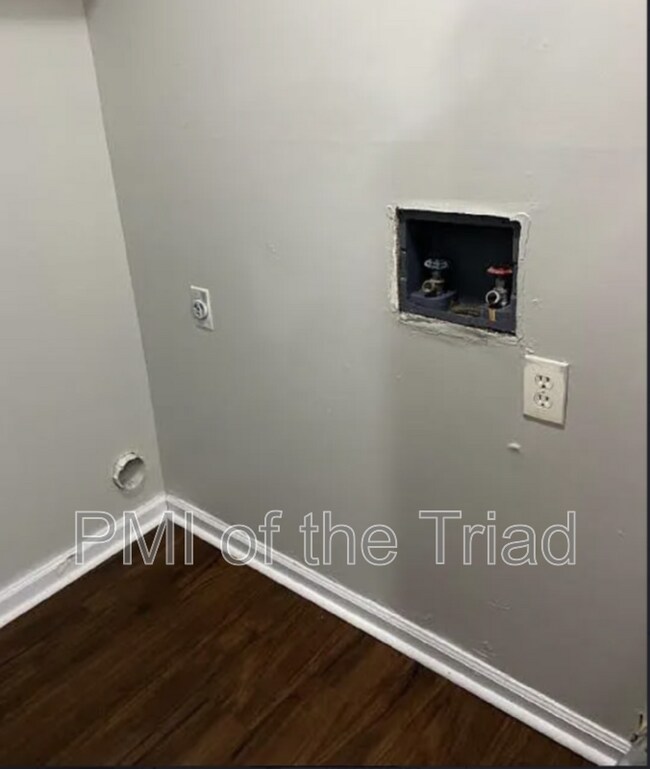 Foto del edificio - 1600 Oak Croft St