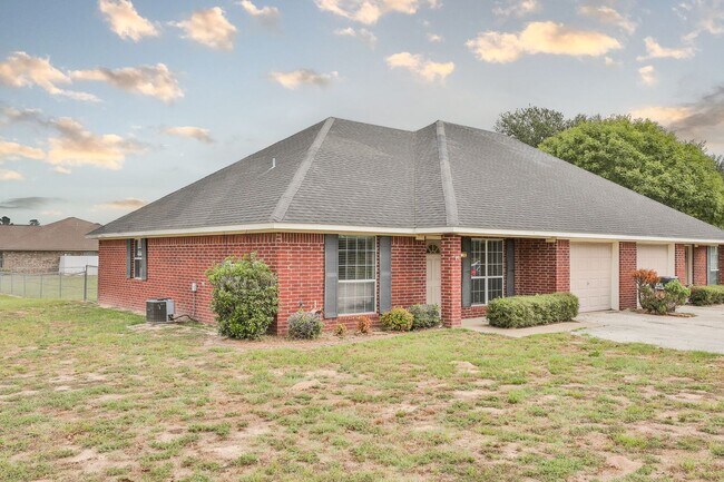 Building Photo - 12444/12446 CR 499